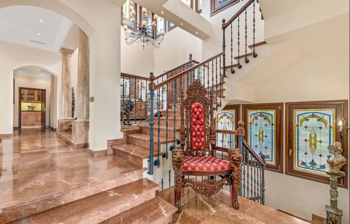 8 bedroom Villa for sale in La Zagaleta with garage - € 5,850,000 (Ref: 8609469)
