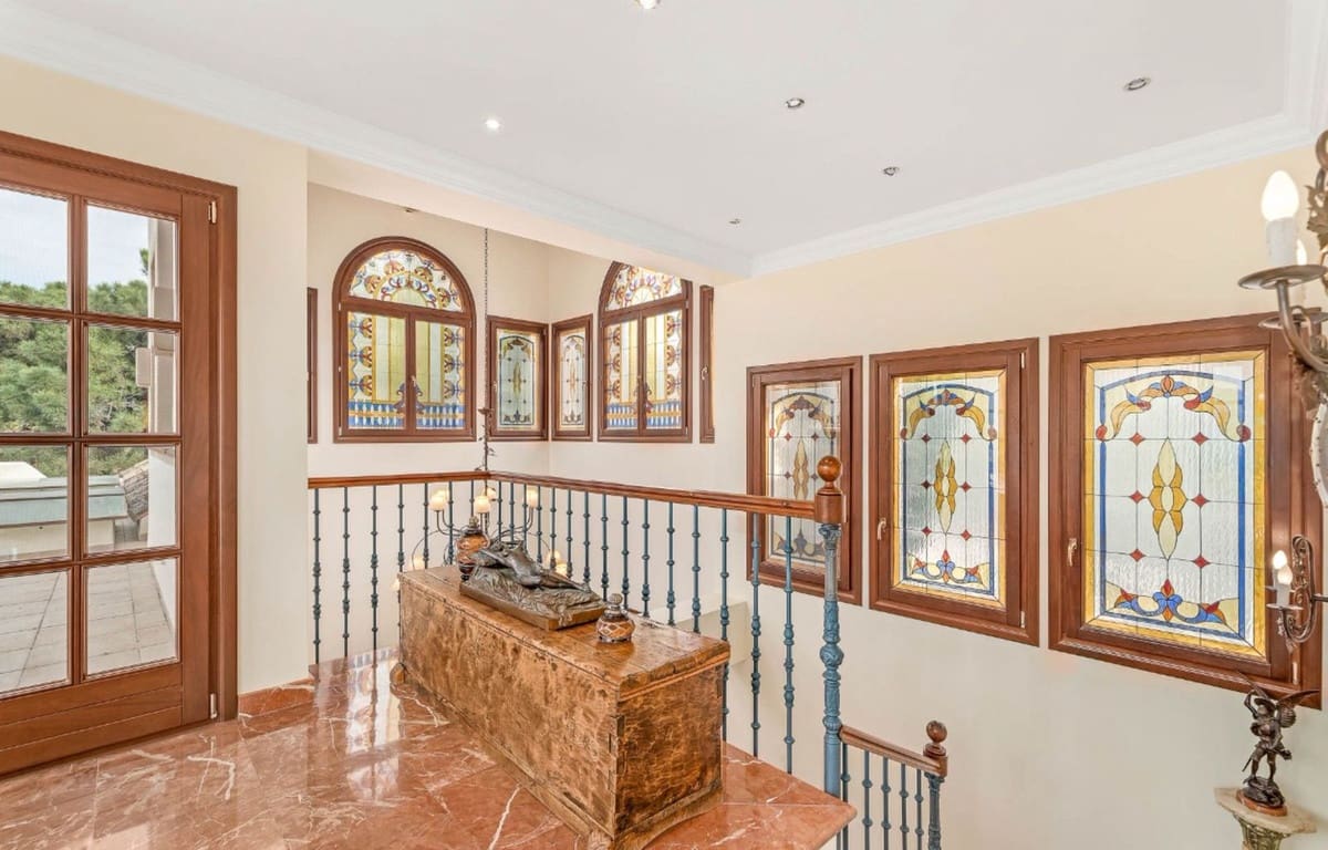 8 bedroom Villa for sale in La Zagaleta with garage - € 5,850,000 (Ref: 8609469)