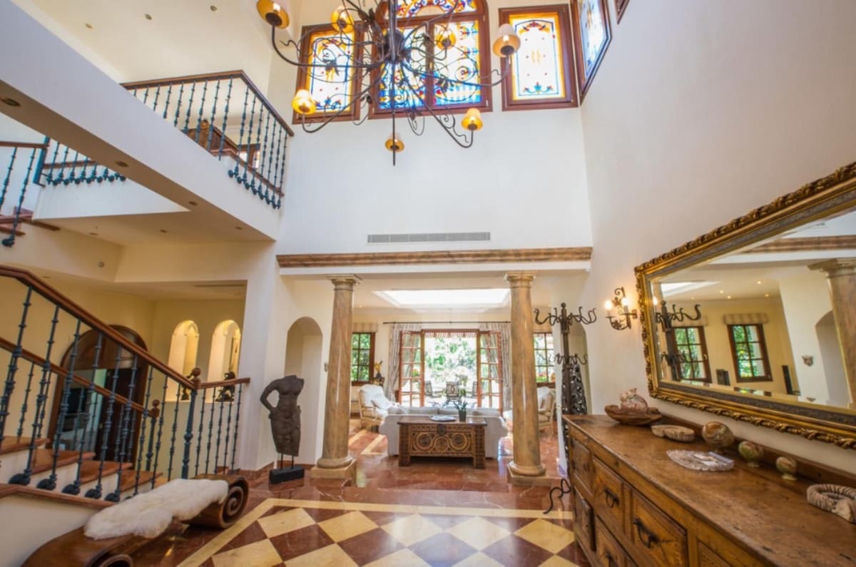 8 bedroom Villa for sale in La Zagaleta with garage - € 5,850,000 (Ref: 8609469)