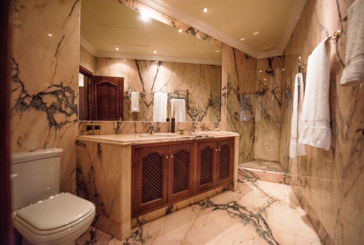 8 bedroom Villa for sale in La Zagaleta with garage - € 5,850,000 (Ref: 8609469)