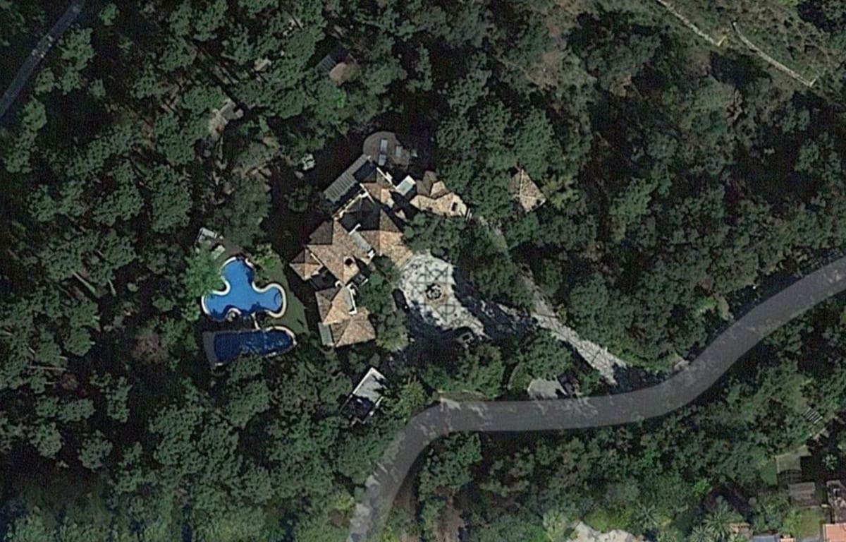 8 bedroom Villa for sale in La Zagaleta with garage - € 5,850,000 (Ref: 8609469)