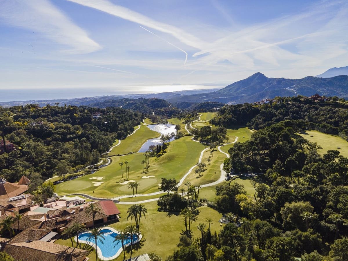 8 bedroom Villa for sale in La Zagaleta with garage - € 5,850,000 (Ref: 8609469)