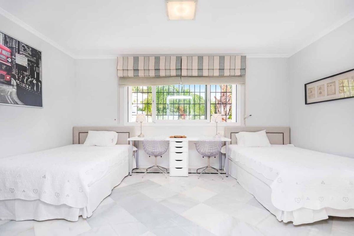 6 sypialnia Willa na sprzedaż w Rio Real z basenem garażem - 2 890 000 € (Ref: 8611373)