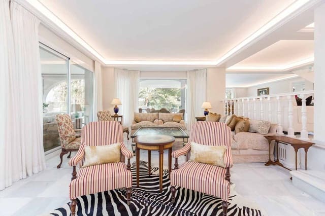 6 bedroom Villa for sale in Río Real, Marbella with pool garage - € 2,890,000 (Ref: 8611373)