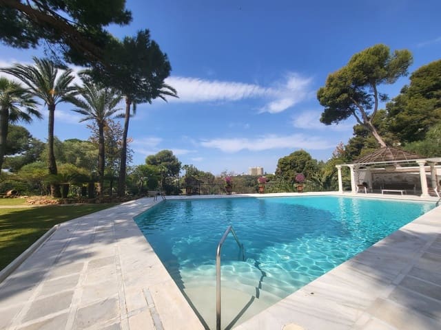 6 bedroom Villa for sale in Río Real, Marbella with pool garage - € 2,890,000 (Ref: 8611373)