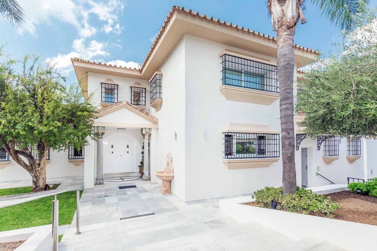 6 soveværelse Villa til salg i Rio Real med swimmingpool garage - € 2.890.000 (Ref: 8611373)