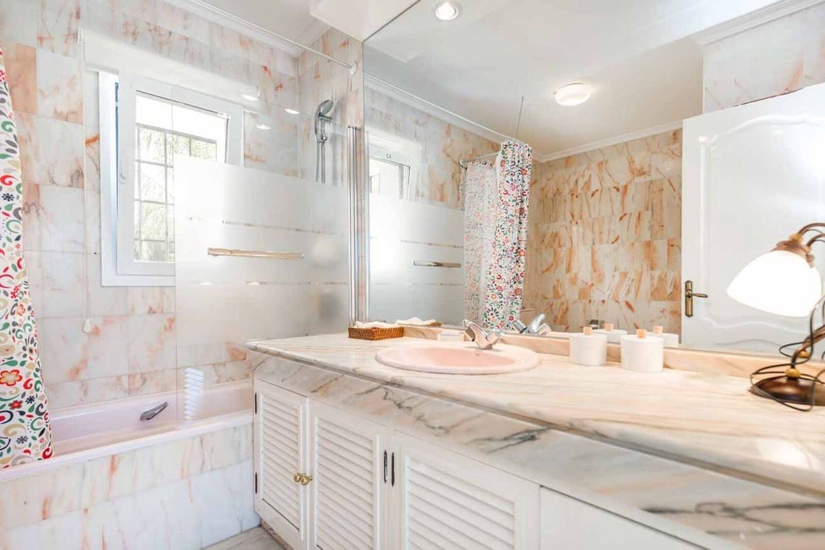 6 chambre Villa/Maison à vendre à Rio Real avec piscine garage - 2 890 000 € (Ref: 8611373)