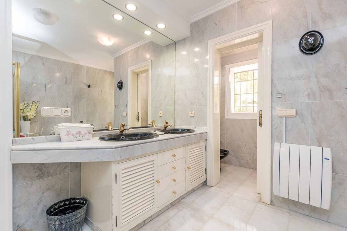 6 chambre Villa/Maison à vendre à Rio Real avec piscine garage - 2 890 000 € (Ref: 8611373)