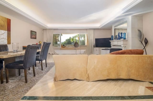 Apartamento de 3 habitaciones en Golden Mile, Marbella en venta con piscina garaje - 1.650.000 € (Ref: 8754791)