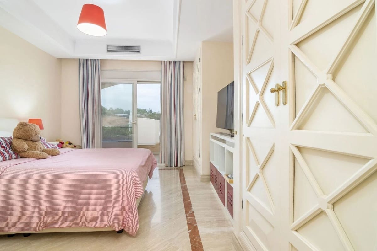 3 bedroom Apartment for sale in Golden Mile with pool garage - € 1,650,000 (Ref: 8754791)