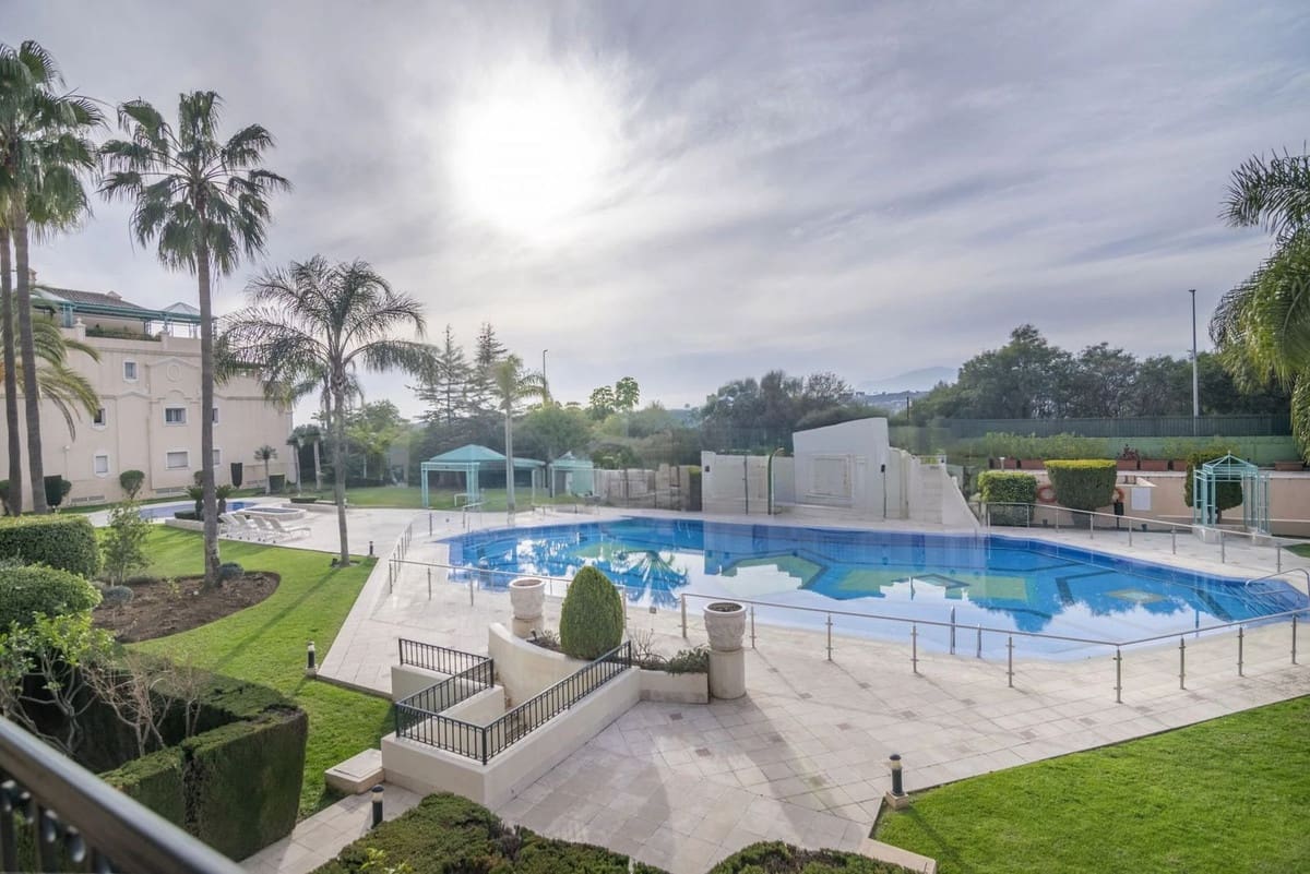 3 bedroom Apartment for sale in Golden Mile with pool garage - € 1,650,000 (Ref: 8754791)