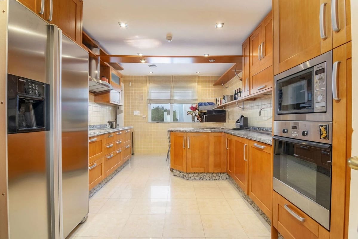 3 bedroom Apartment for sale in Golden Mile with pool garage - € 1,650,000 (Ref: 8754791)