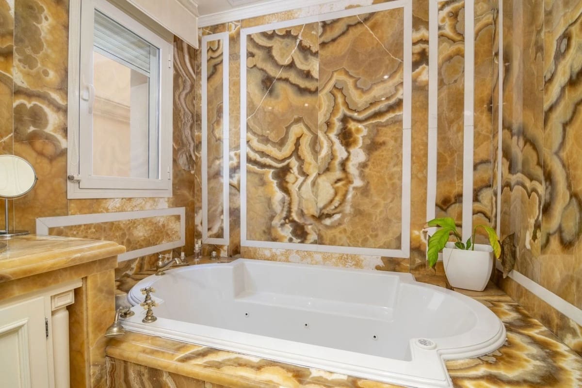 3 bedroom Apartment for sale in Golden Mile with pool garage - € 1,650,000 (Ref: 8754791)