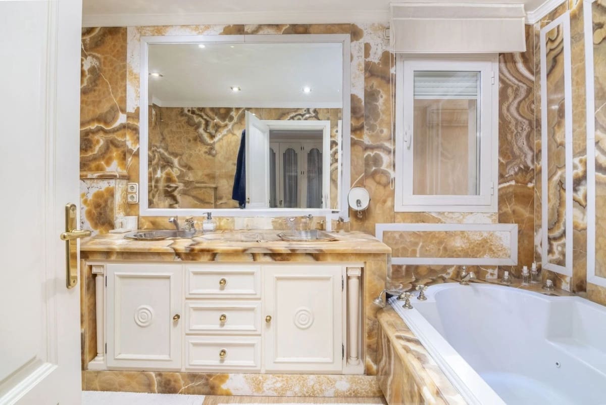 3 bedroom Apartment for sale in Golden Mile with pool garage - € 1,650,000 (Ref: 8754791)