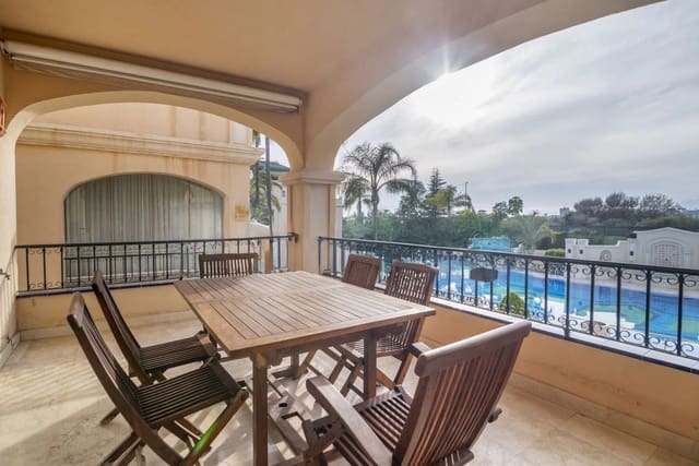 Apartamento de 3 habitaciones en Golden Mile, Marbella en venta con piscina garaje - 1.650.000 € (Ref: 8754791)