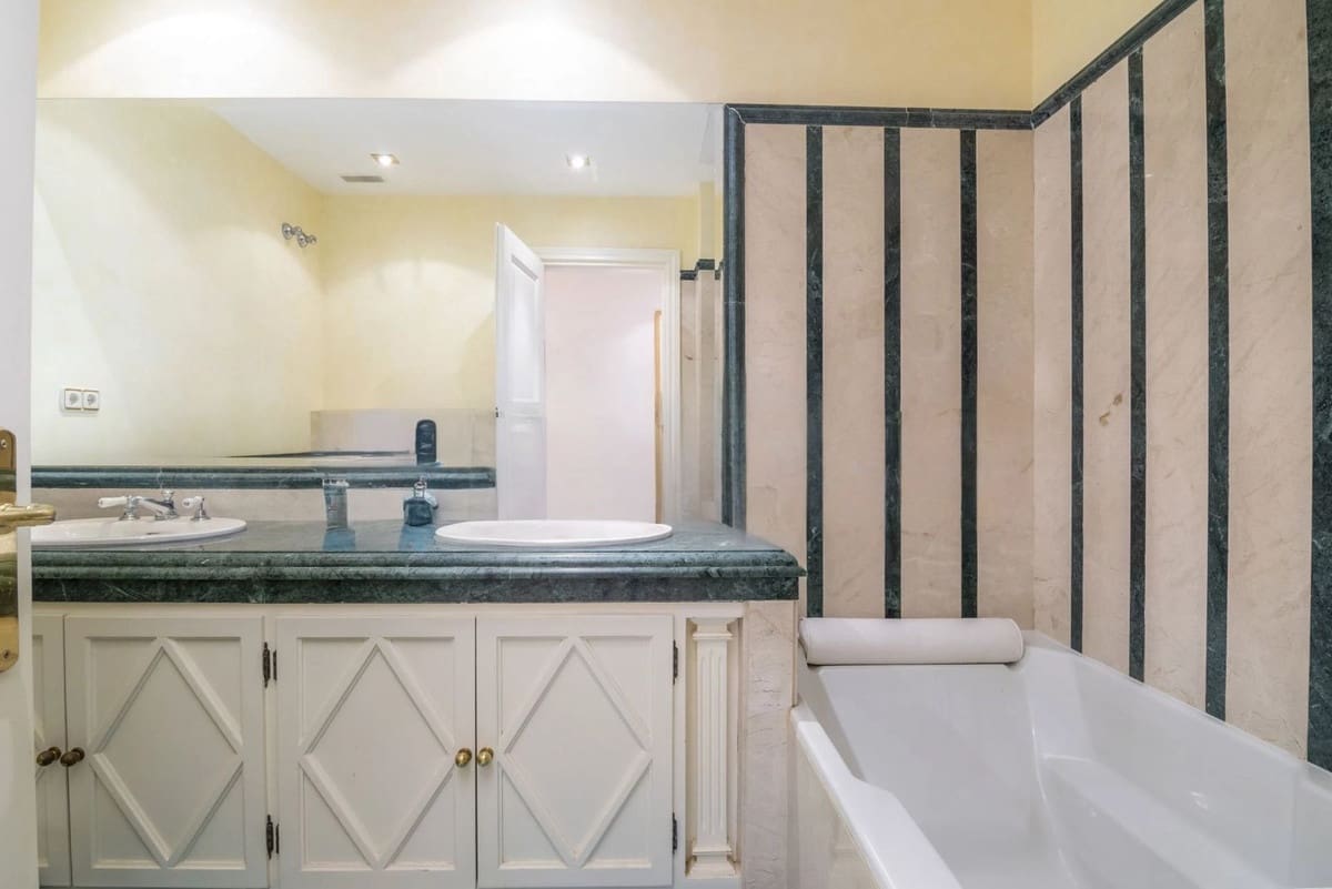 3 quarto Apartamento para venda em Golden Mile com piscina garagem - 1 650 000 € (Ref: 8754791)