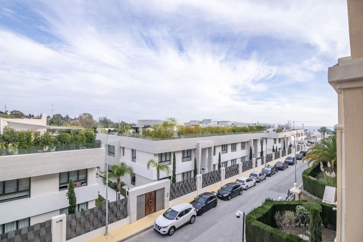 3 bedroom Apartment for sale in Golden Mile with pool garage - € 1,750,000 (Ref: 8754791)