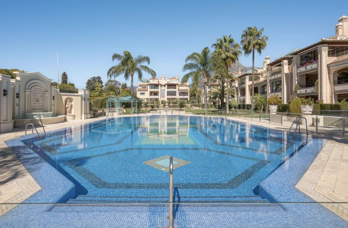 3 bedroom Apartment for sale in Golden Mile with pool garage - € 1,750,000 (Ref: 8754791)