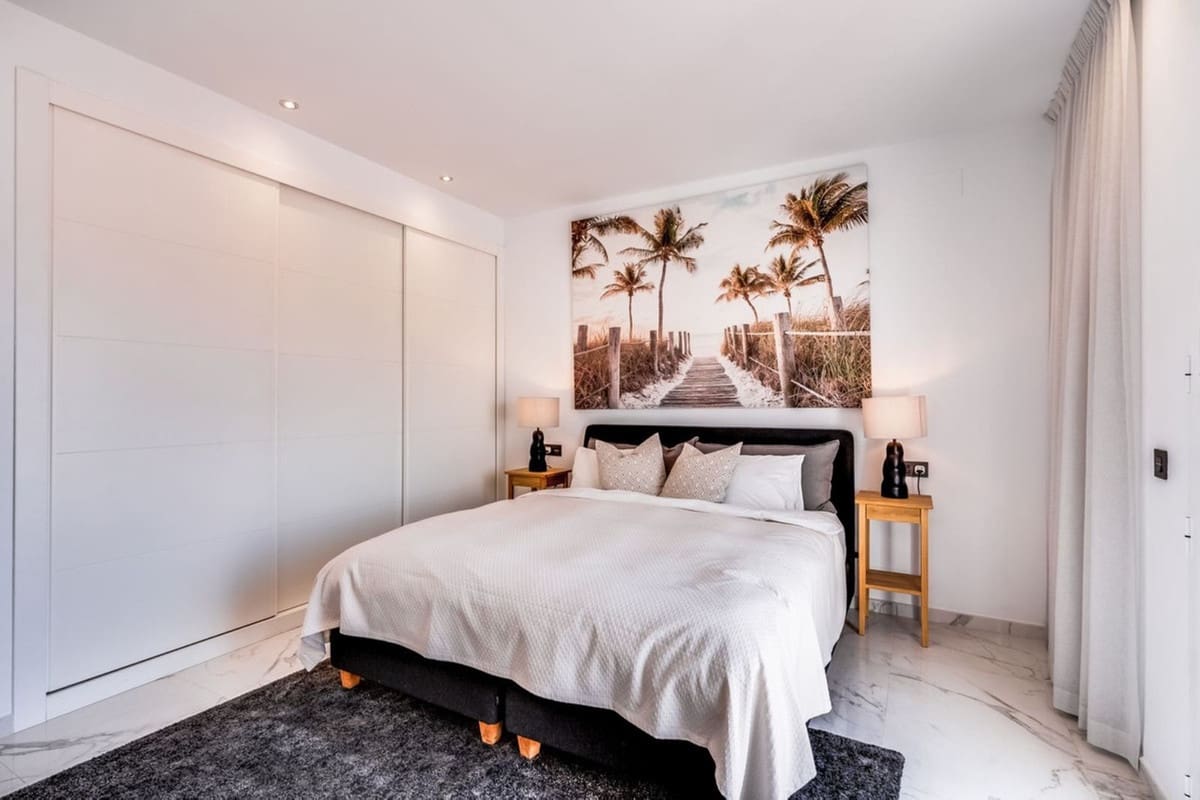 3 soveværelse Penthouse til salg i Puerto Banus med swimmingpool garage - € 1.695.000 (Ref: 8913320)