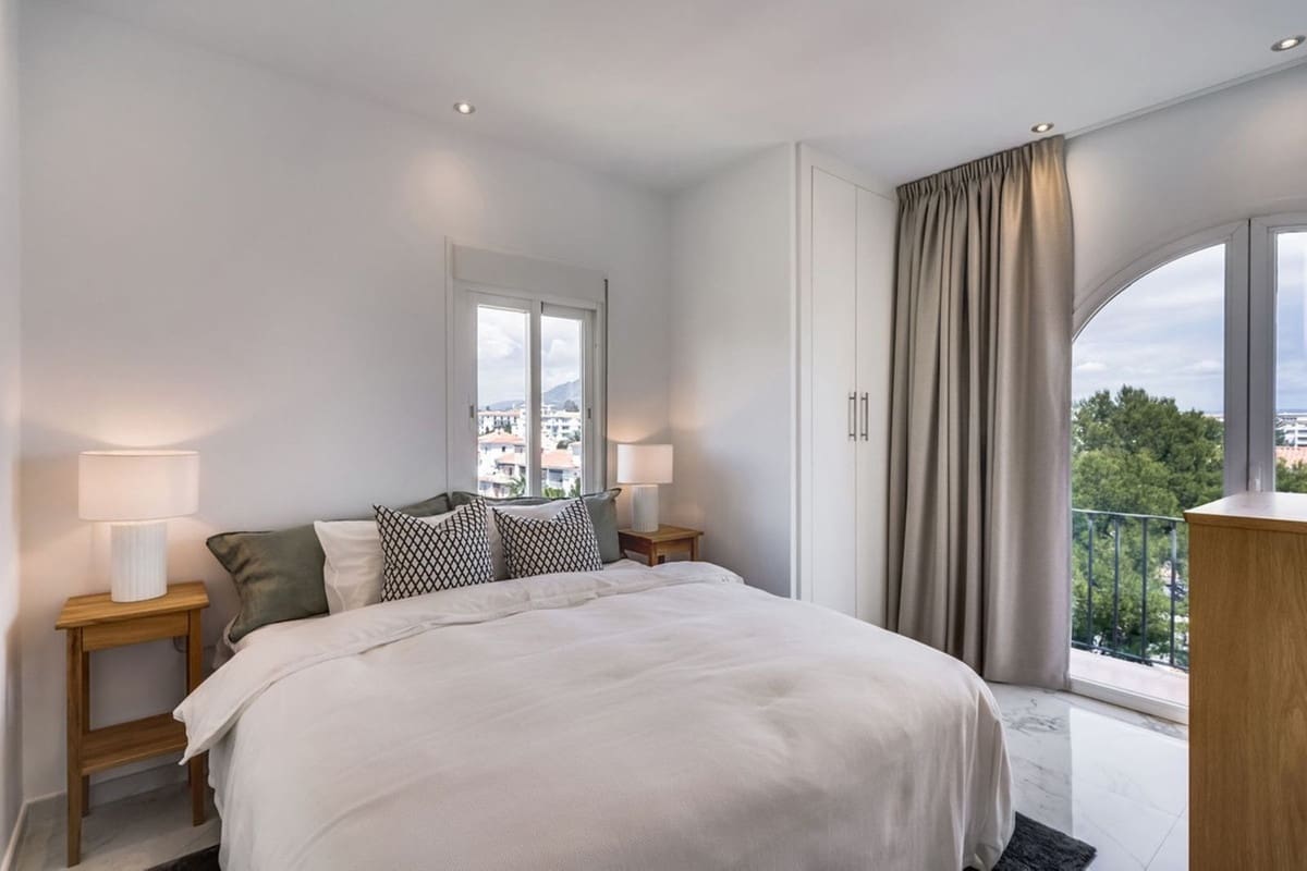 3 soveværelse Penthouse til salg i Puerto Banus med swimmingpool garage - € 1.695.000 (Ref: 8913320)