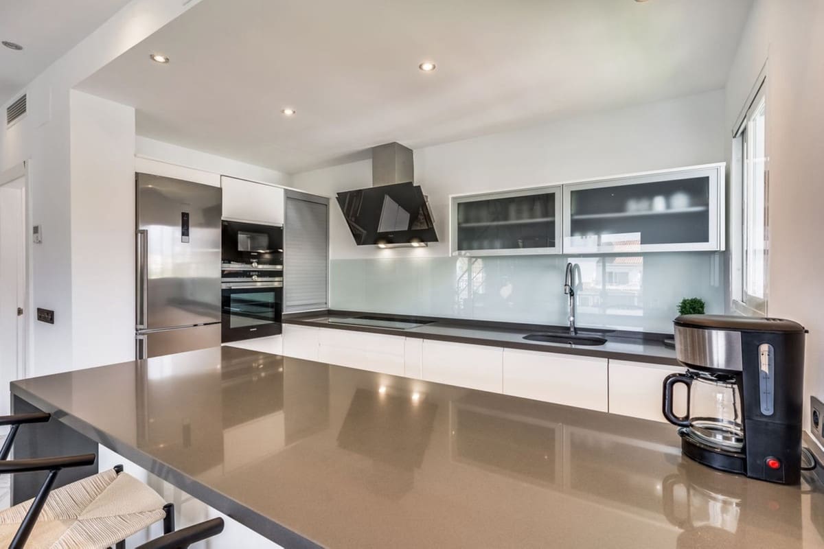 3 Zimmer Penthouse zu verkaufen in Puerto Banus mit Pool Garage - 1.595.000 € (Ref: 8913320)