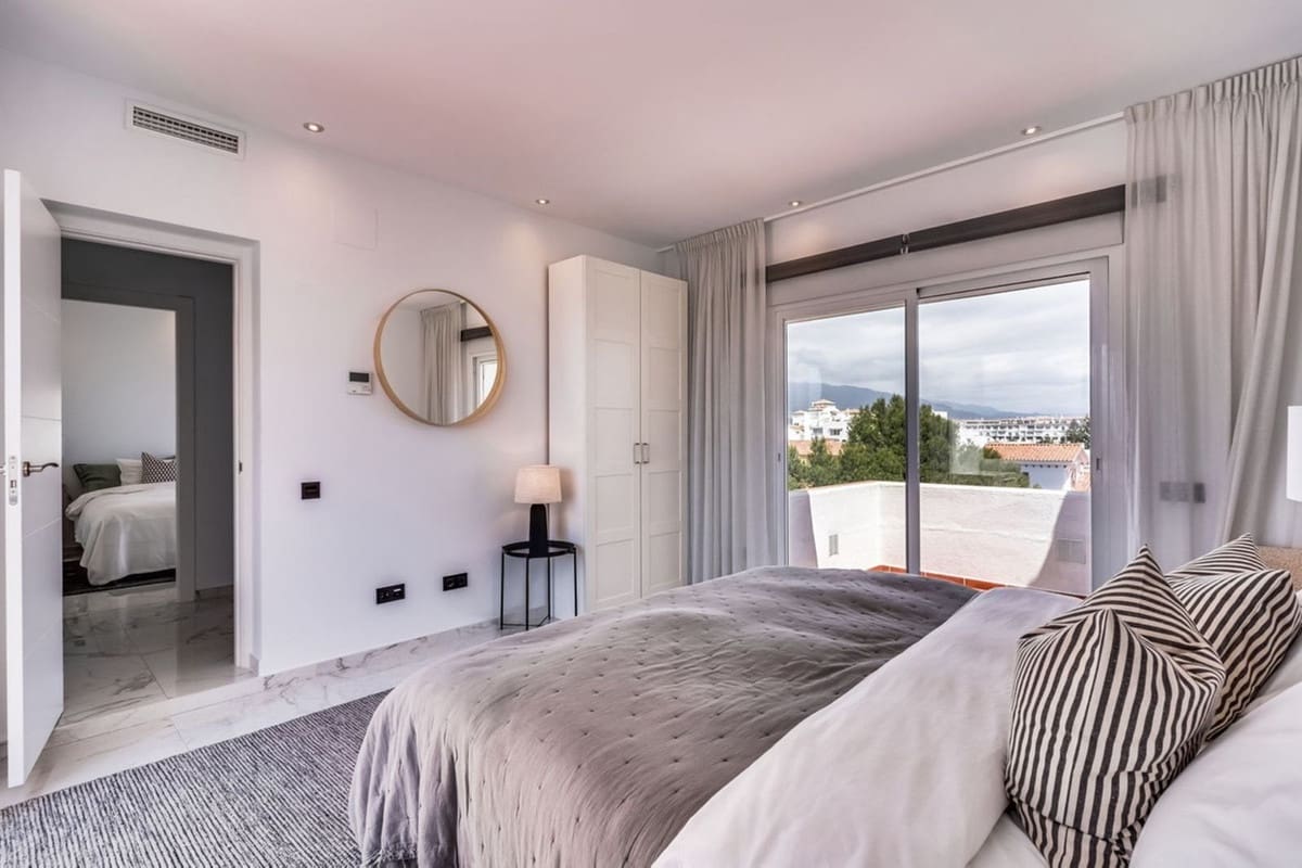 3 Zimmer Penthouse zu verkaufen in Puerto Banus mit Pool Garage - 1.595.000 € (Ref: 8913320)