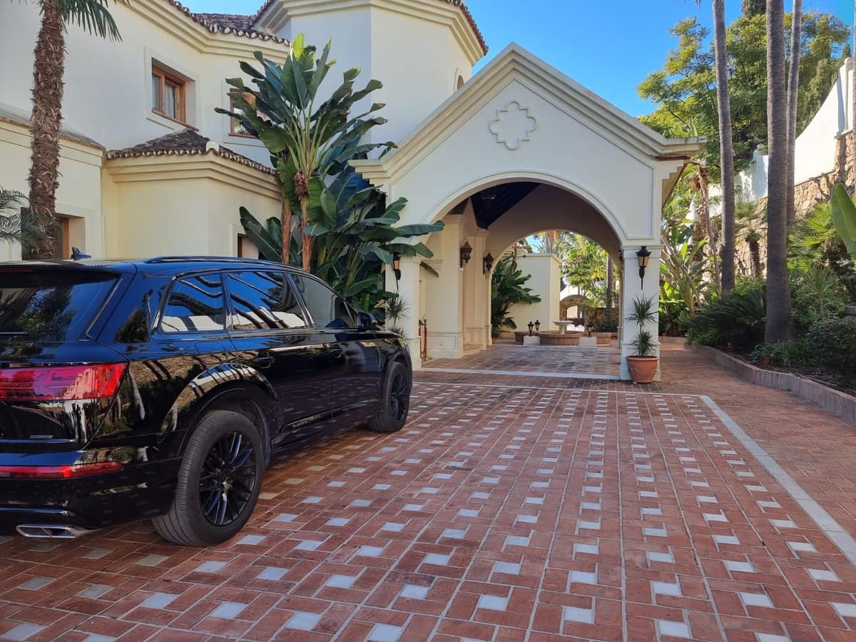 16 bedroom Villa for sale in Benahavis with pool garage - € 13,950,000 (Ref: 8941694)