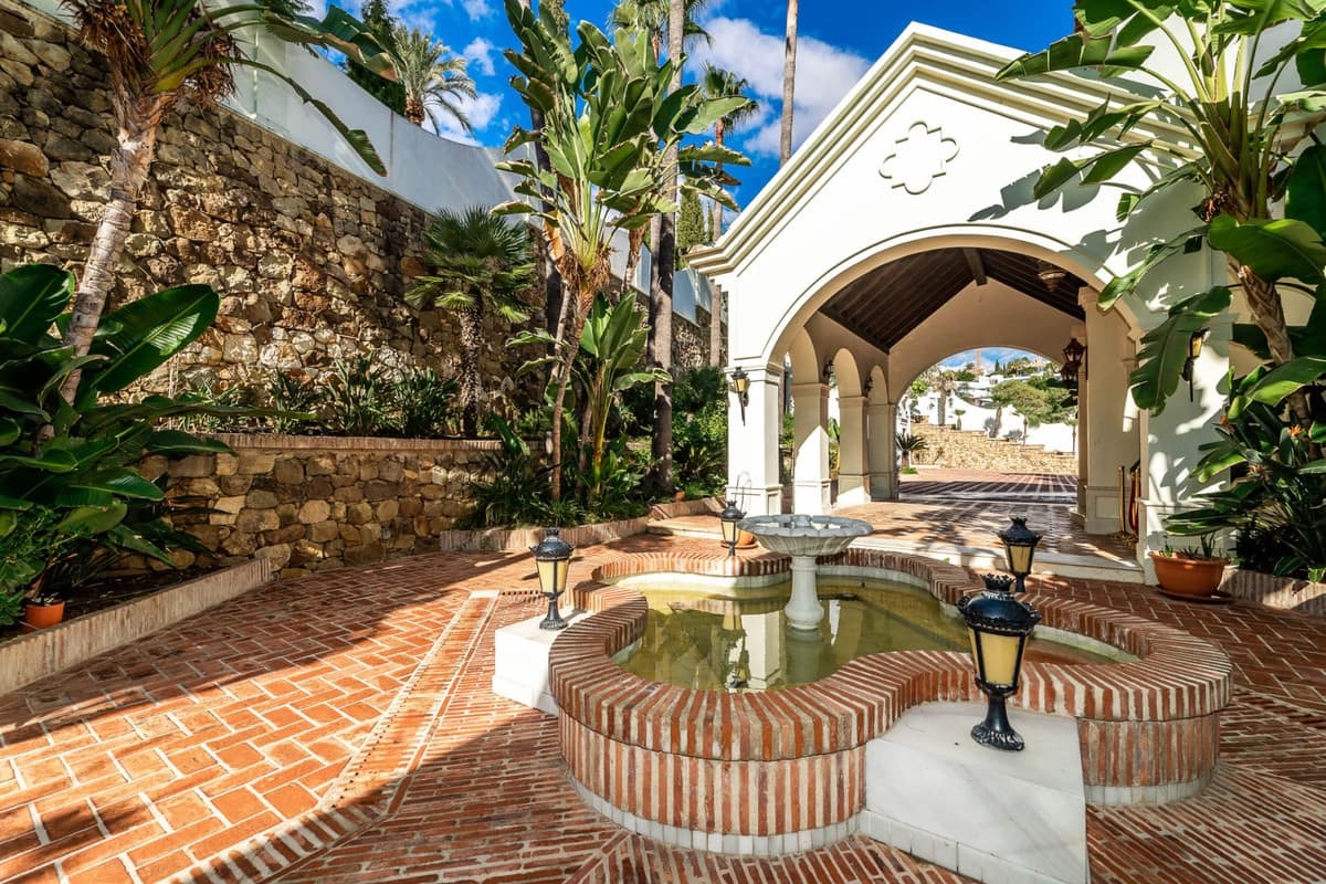 16 bedroom Villa for sale in Benahavis with pool garage - € 13,950,000 (Ref: 8941694)