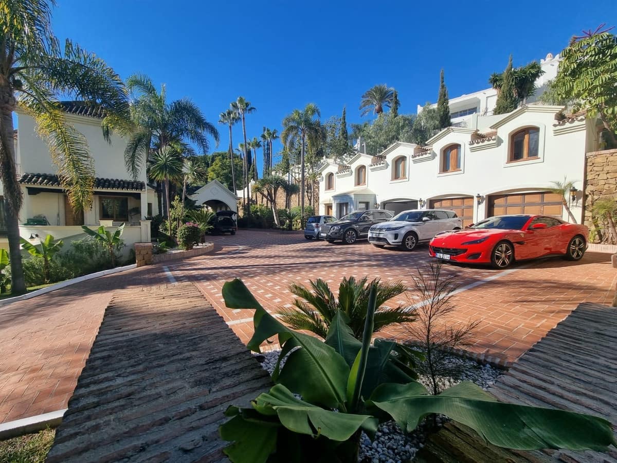 16 bedroom Villa for sale in Benahavis with pool garage - € 13,950,000 (Ref: 8941694)