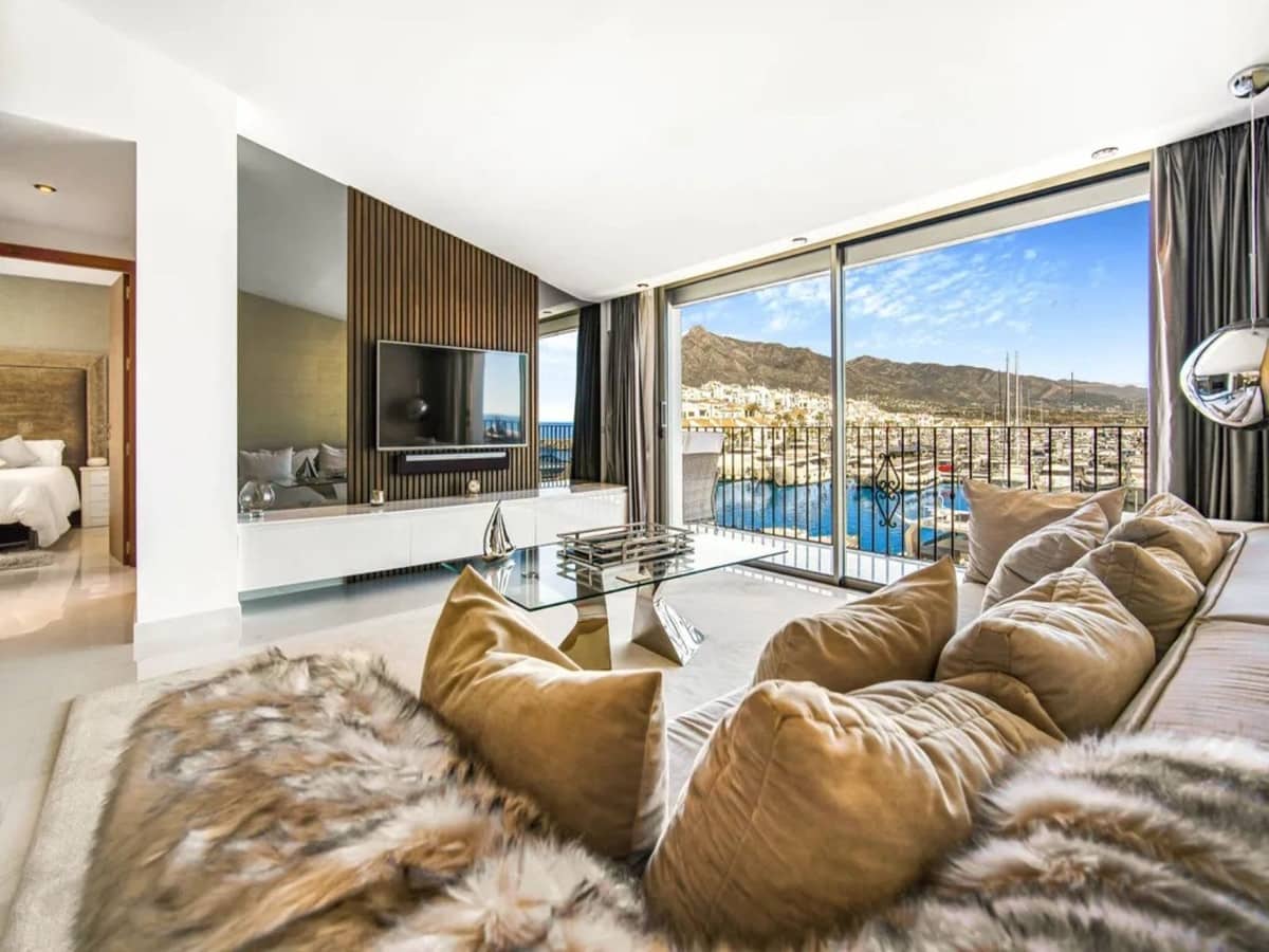 2 bedroom Penthouse for sale in Puerto Banus - € 1,440,000 (Ref: 8981231)