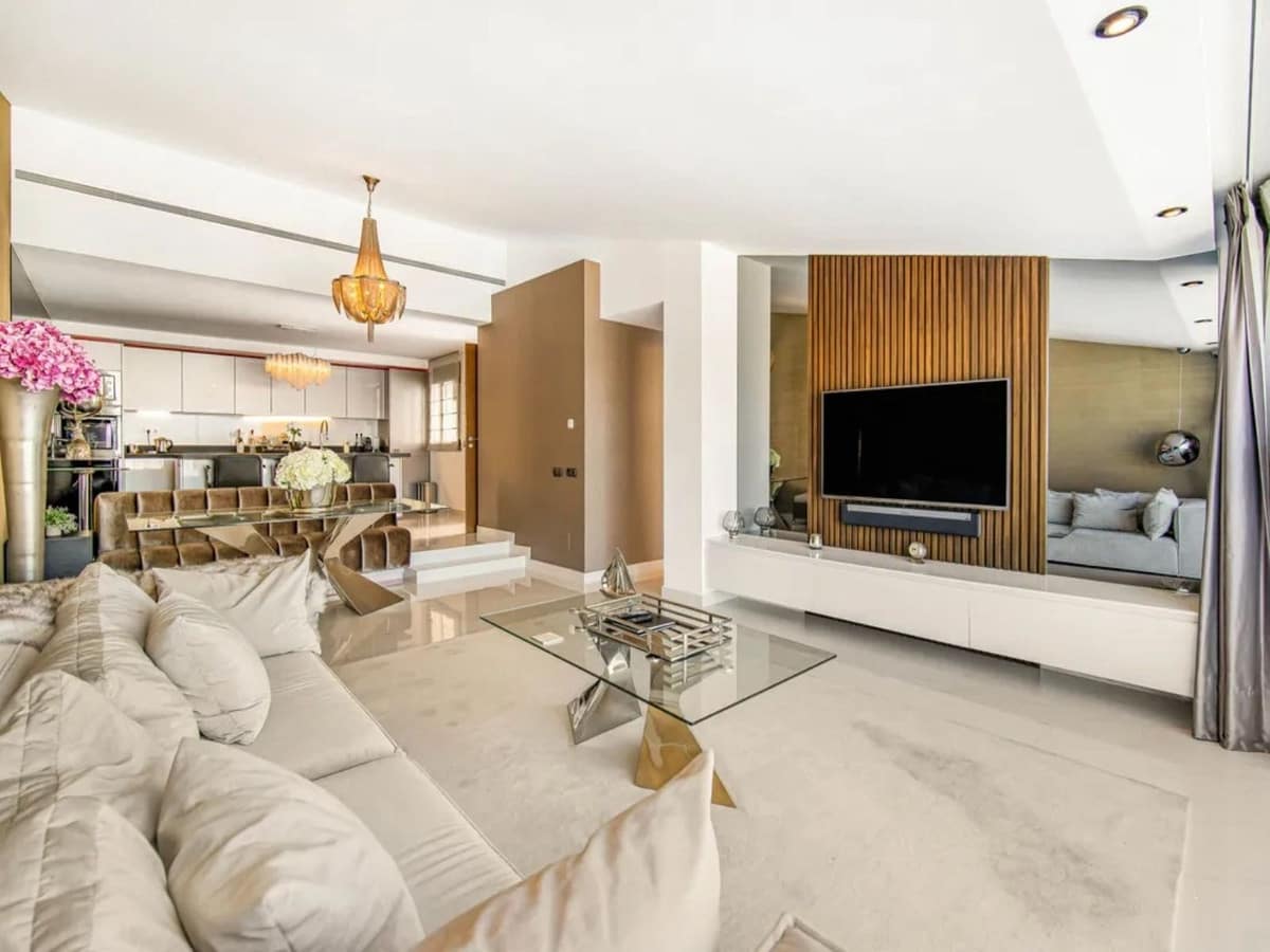 2 bedroom Penthouse for sale in Puerto Banus - € 1,440,000 (Ref: 8981231)