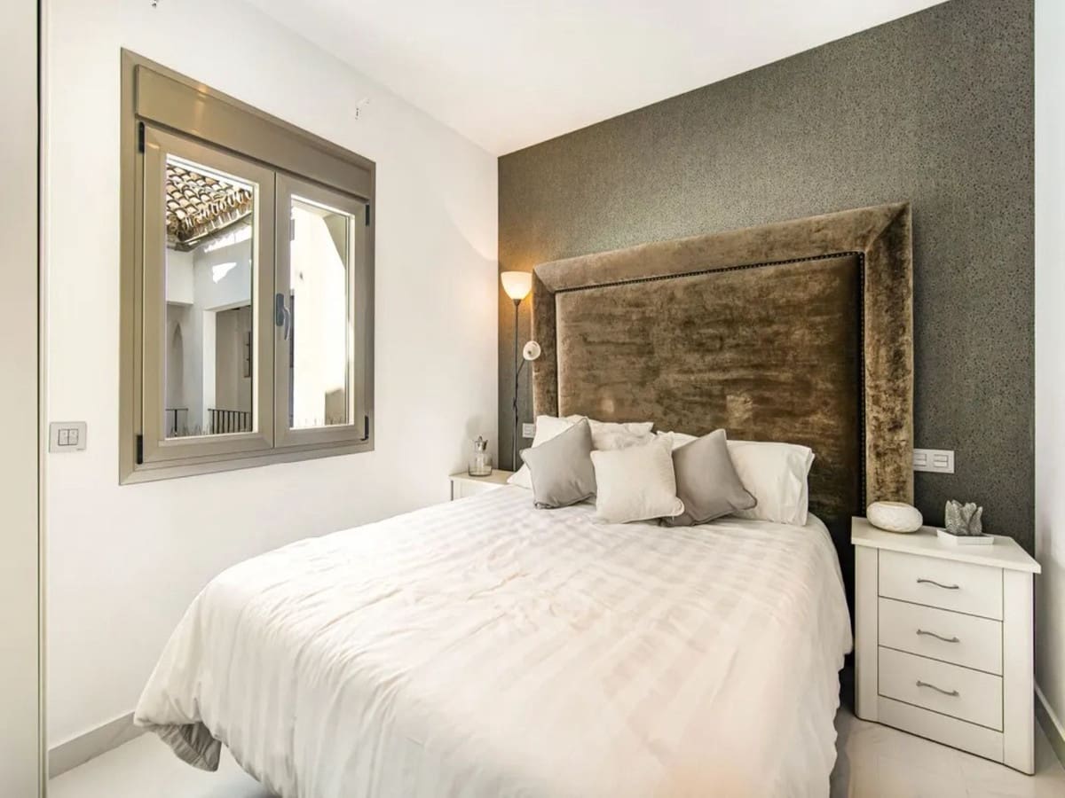 2 bedroom Penthouse for sale in Puerto Banus - € 1,440,000 (Ref: 8981231)