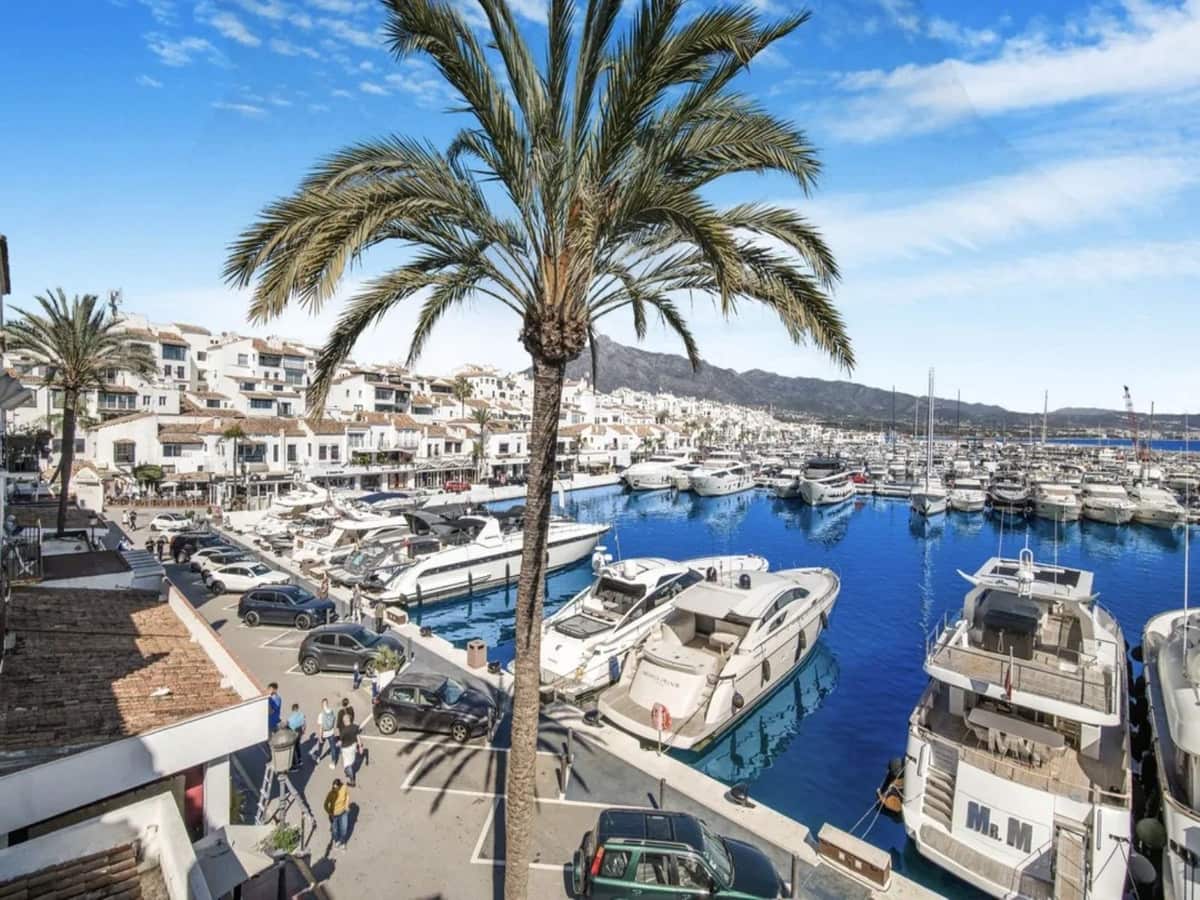 2 bedroom Penthouse for sale in Puerto Banus - € 1,440,000 (Ref: 8981231)