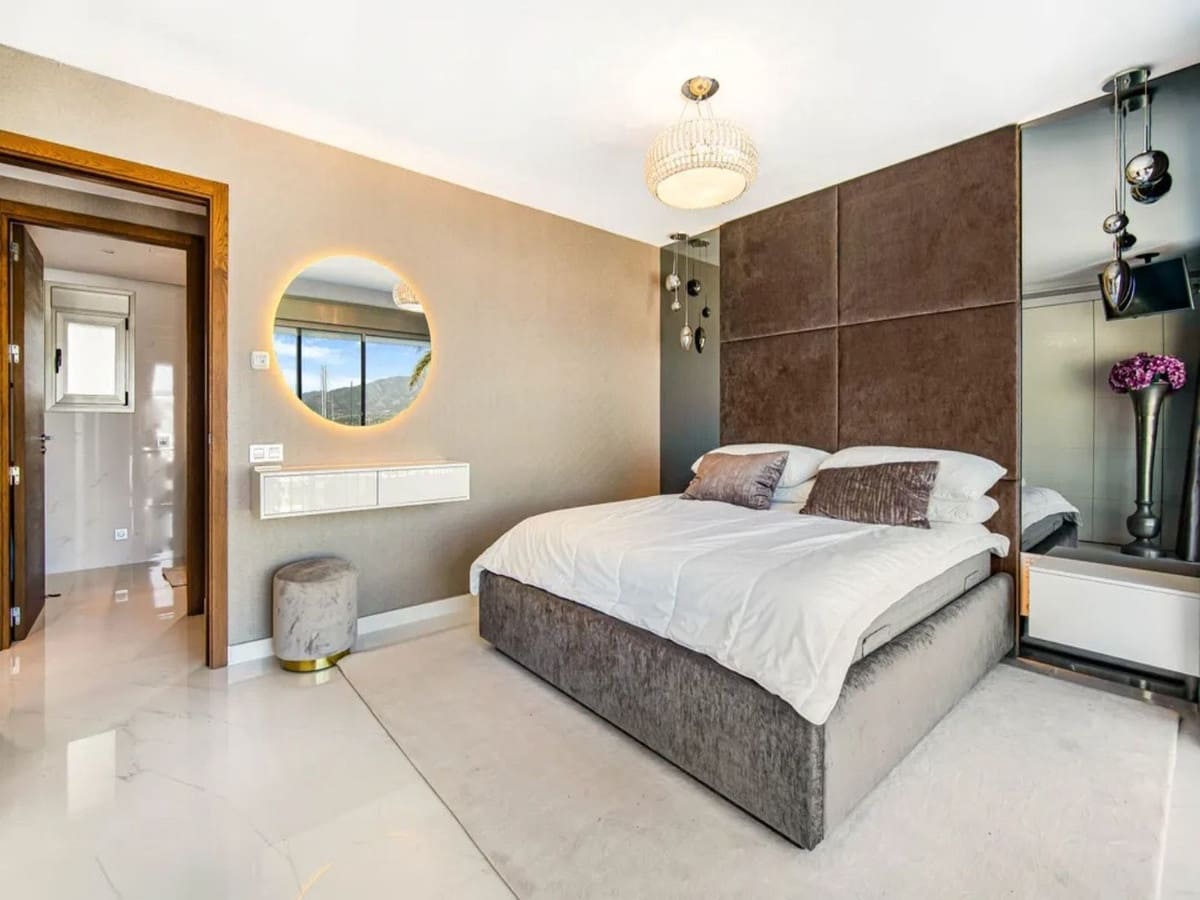 2 slaapkamer Penthouse te koop in Puerto Banus - € 1.440.000 (Ref: 8981231)