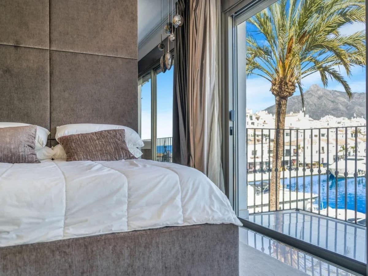 2 slaapkamer Penthouse te koop in Puerto Banus - € 1.440.000 (Ref: 8981231)