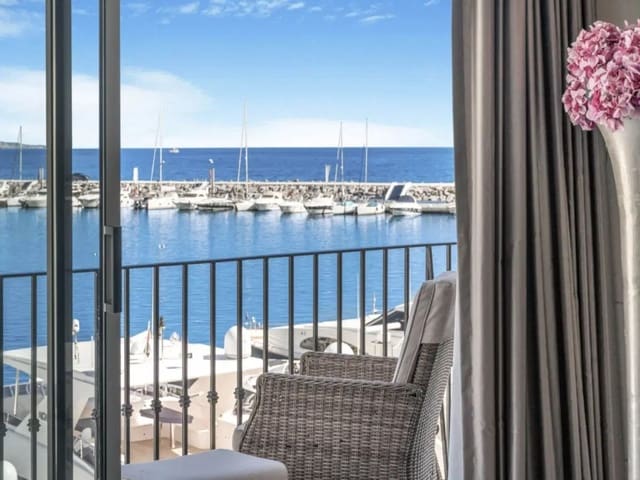 2 soveværelse Penthouse til salg i Puerto Banus, Marbella - € 1.440.000 (Ref: 8981231)