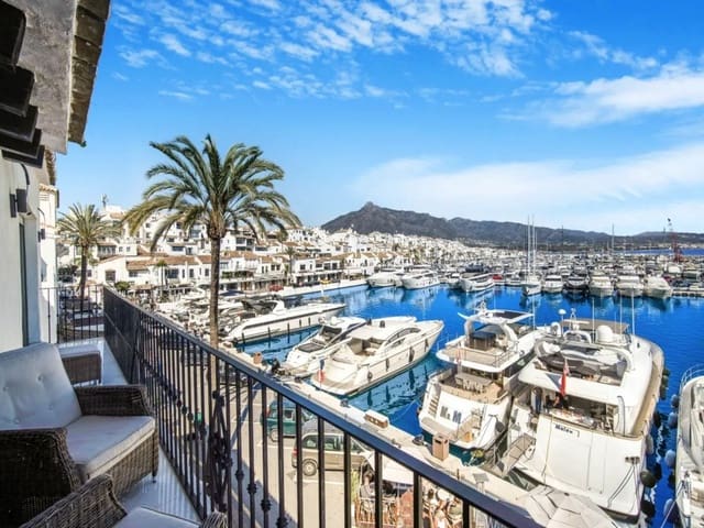 2 soveværelse Penthouse til salg i Puerto Banus, Marbella - € 1.440.000 (Ref: 8981231)