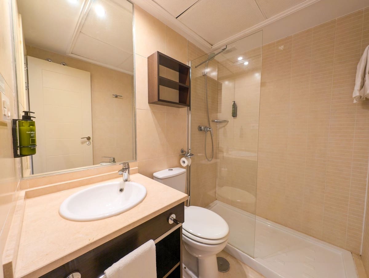 2 soveværelse Hotel til salg i Estepona med swimmingpool garage - € 164.000 (Ref: 8987133)