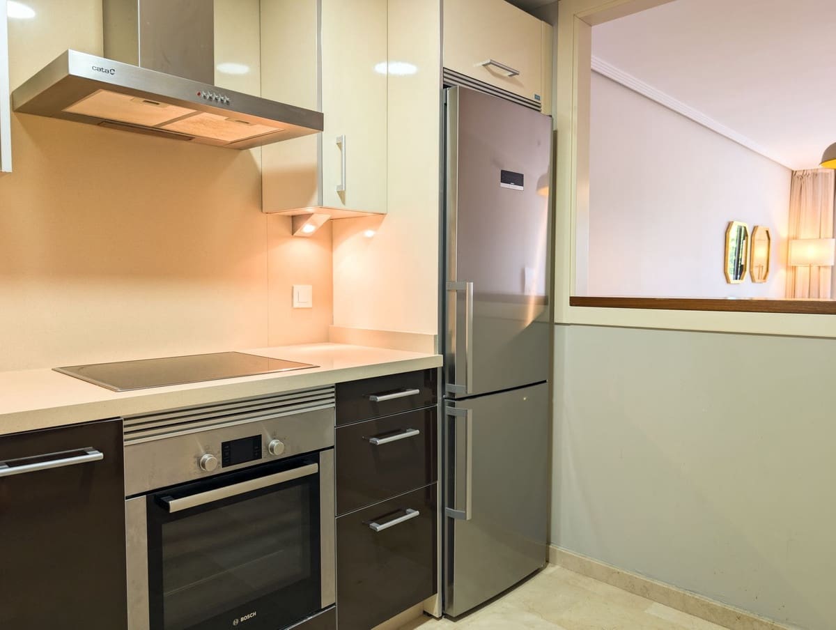 2 soveværelse Hotel til salg i Estepona med swimmingpool garage - € 164.000 (Ref: 8987133)