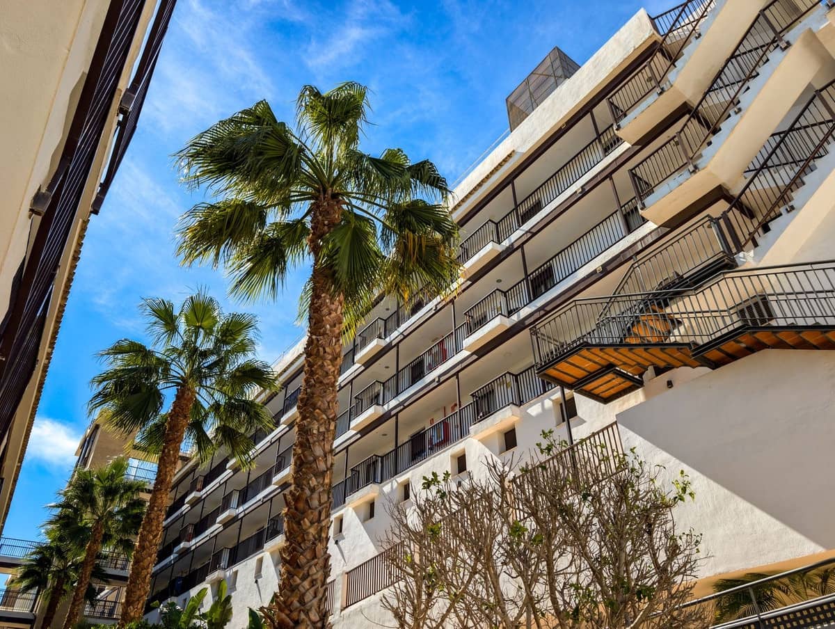 2 soveværelse Hotel til salg i Estepona med swimmingpool garage - € 164.000 (Ref: 8987133)