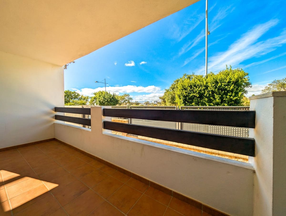 2 bedroom Hotel for sale in Estepona with pool garage - € 164,000 (Ref: 8987133)