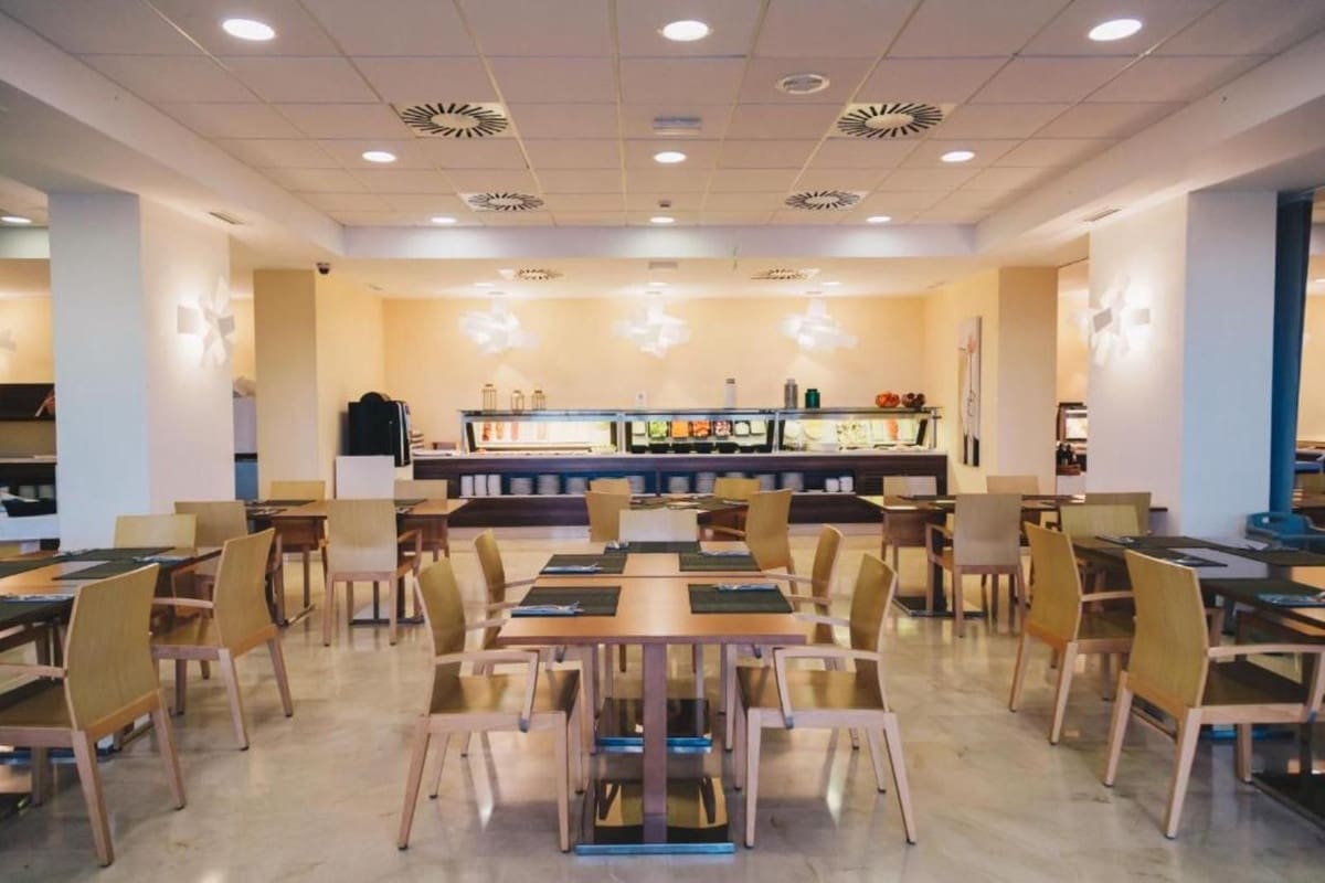 Hotel de 2 habitaciones en Estepona en venta con piscina garaje - 164.000 € (Ref: 8987133)