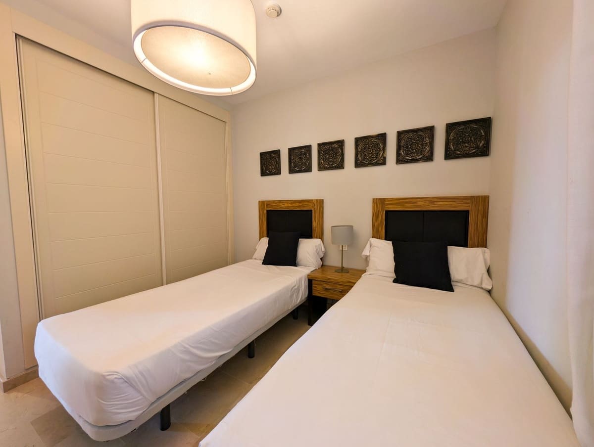 2 soverom Hotell til salgs i Estepona med svømmebasseng garasje - € 164 000 (Ref: 8987133)