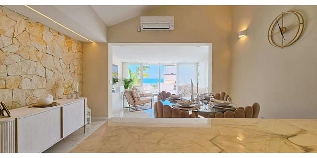 3 soverom Kjedet enebolig til salgs i Bahía Dorada, Estepona med svømmebasseng garasje - € 5 000 (Ref: 9002326)