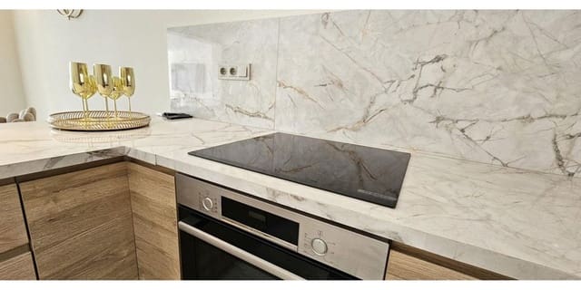 3 soverom Kjedet enebolig til salgs i Bahía Dorada, Estepona med svømmebasseng garasje - € 5 000 (Ref: 9002326)