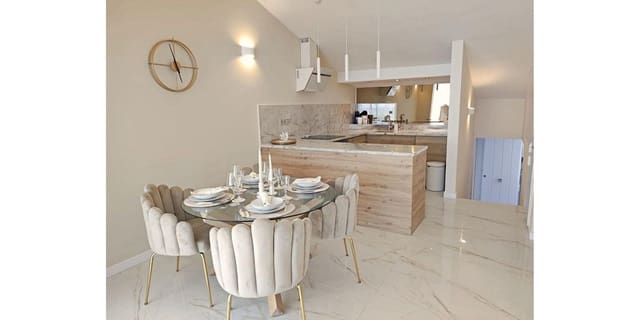 Villa/Maison Semi-Mitoyenne de 3 chambres de location de vacances à Bahía Dorada, Estepona avec piscine garage - 5 000 € (Ref: 9002326)