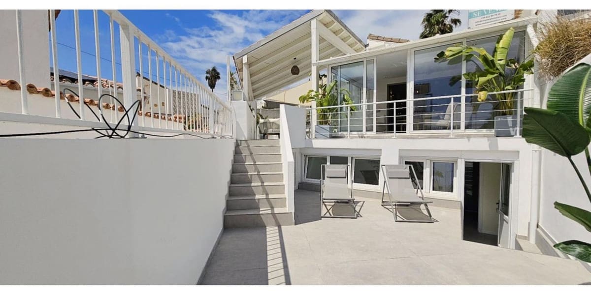   3 soveværelse   ferieSemi-Rækkehus i Bahia Dorada   med   swimmingpool  garage  - € 5.000 (Ref: 9002326)