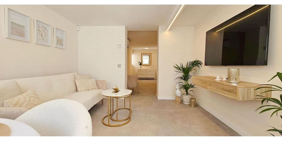   3 soveværelse   ferieSemi-Rækkehus i Bahia Dorada   med   swimmingpool  garage  - € 5.000 (Ref: 9002326)