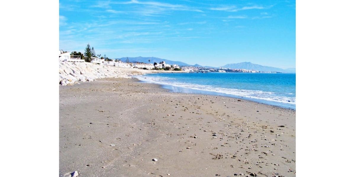   3 soveværelse   ferieSemi-Rækkehus i Bahia Dorada   med   swimmingpool  garage  - € 5.000 (Ref: 9002326)