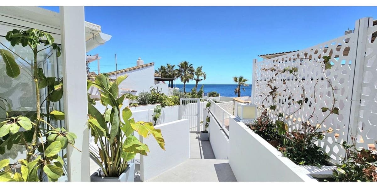   3 soveværelse   ferieSemi-Rækkehus i Bahia Dorada   med   swimmingpool  garage  - € 5.000 (Ref: 9002326)